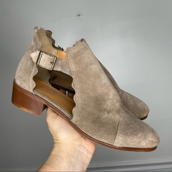 Klub Nico Athroplogie Scalloped Taupe Suede Leather Ankle Cutout Booties 10 - Picture 2 of 10
